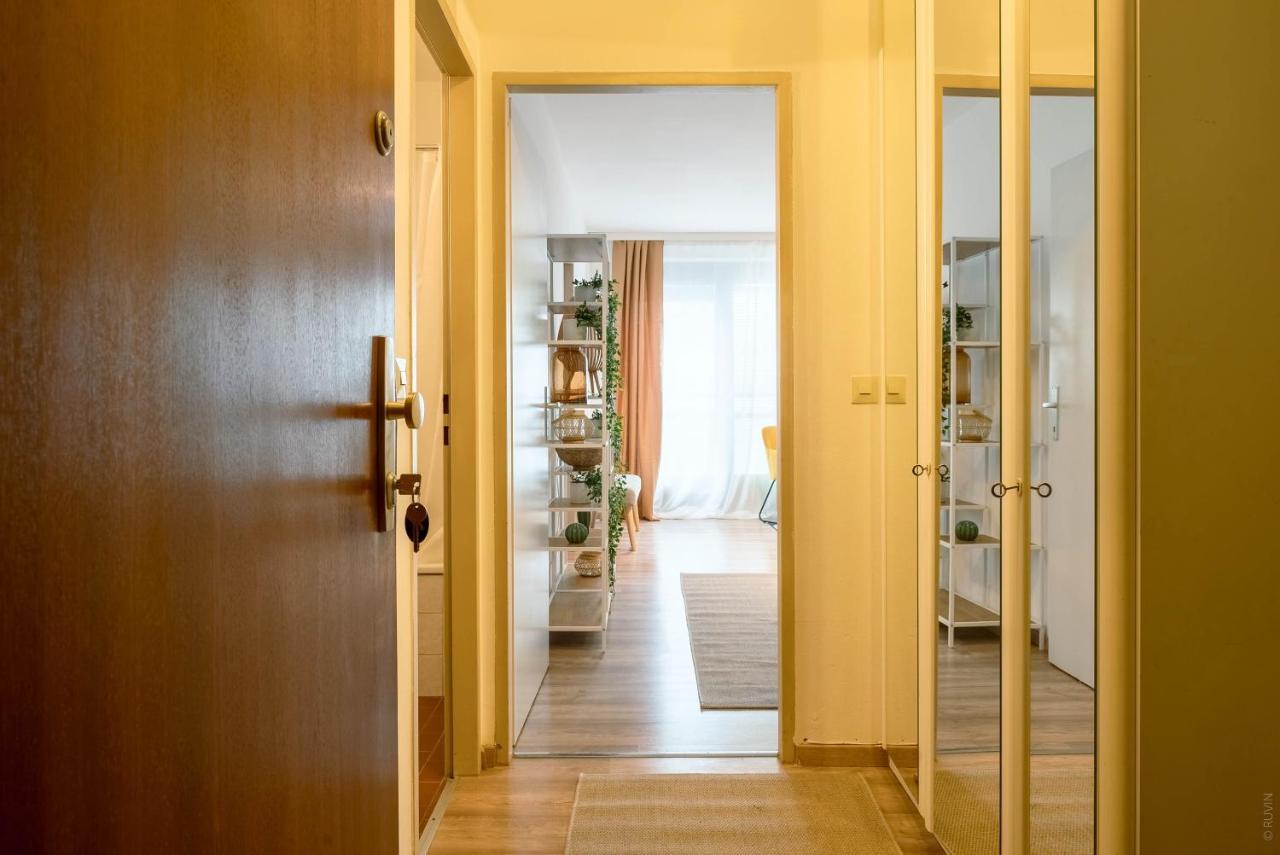 King Bed Home, Next To Akh Michelbeuern Wien Exterior foto